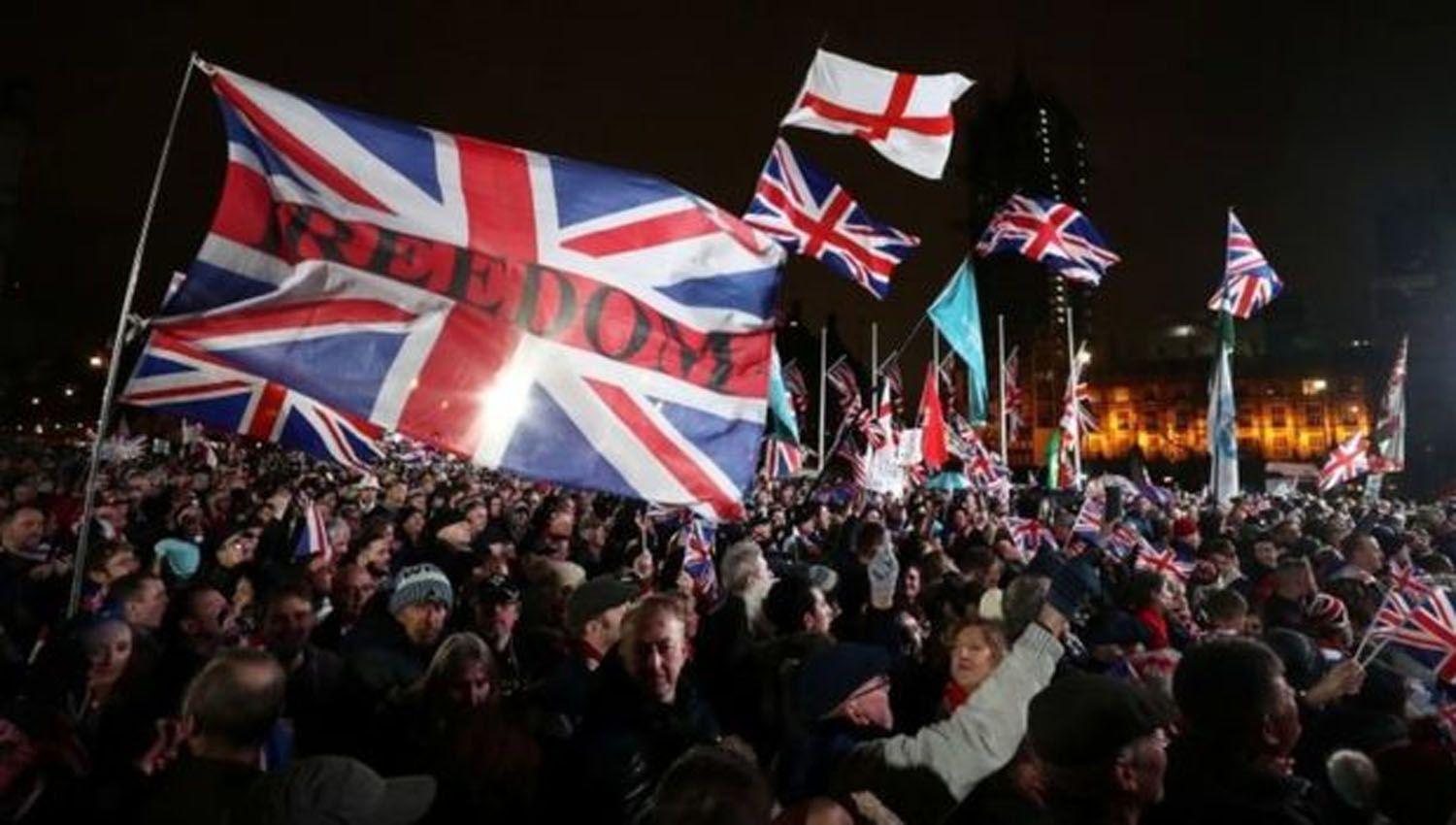 Los ingleses salieron a festejas en las calles la salida de su país de la Unión Europea