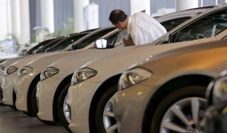 La venta de 0km cayoacute en Santiago maacutes que en el paiacutes