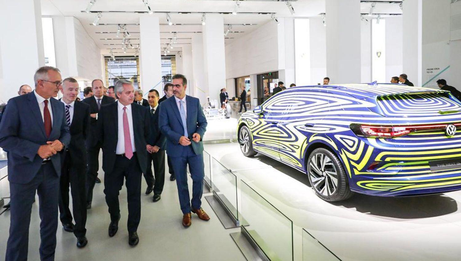 La reunión entre el presidente y los empresarios se desarrolló en el salón de conferencias del Volkswagen Drive Forum en la capital alemana