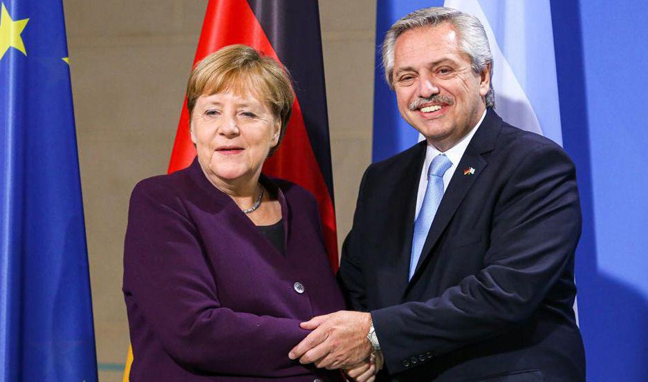 Fernaacutendez logroacute el apoyo  de Merkel para renegociar  los plazos de la deuda externa