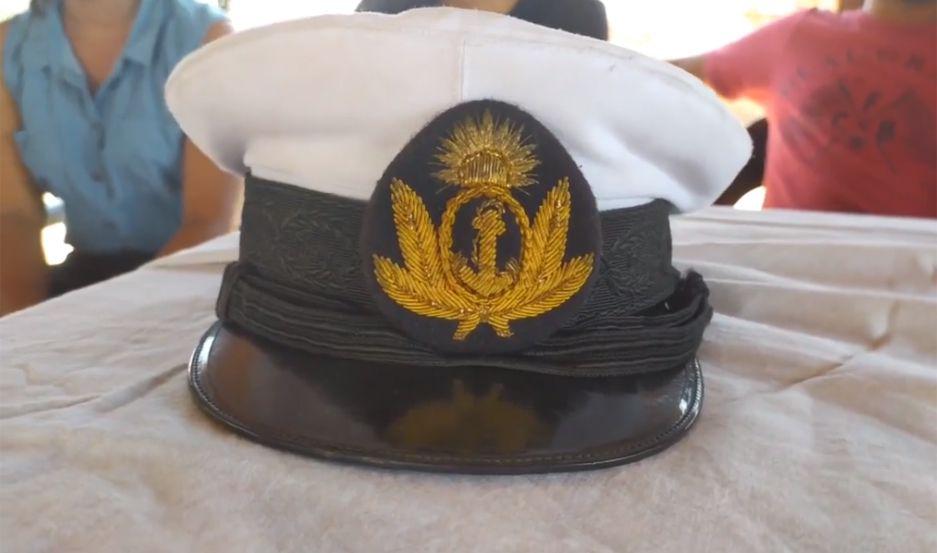 VIDEO La Armada Argentina le entregoacute las pertenencias de David Meliaacuten a su familia