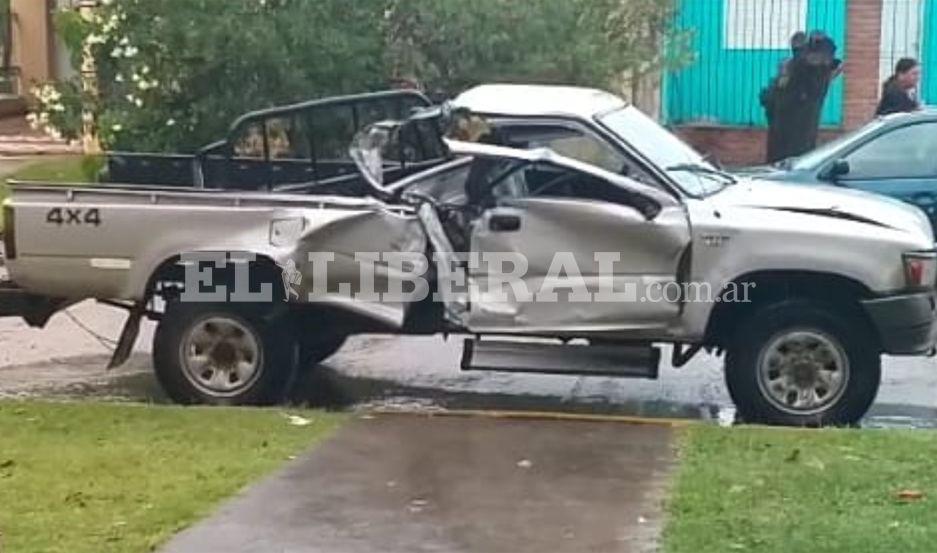 Camioneta se estrelloacute contra un camioacuten varado y un obrero que viajaba en la caja fallecioacute en el acto