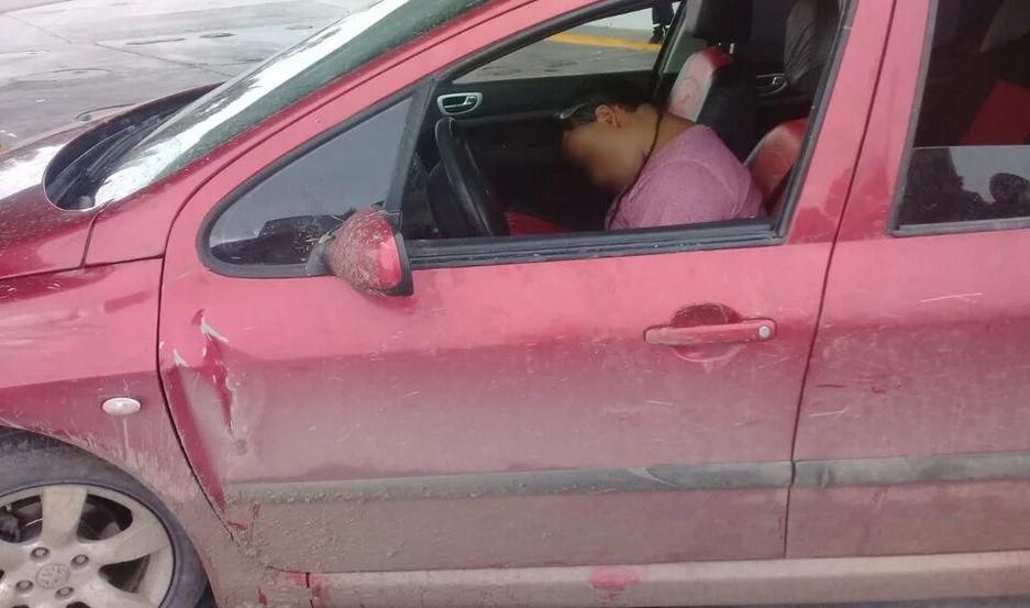 Ebrio se durmioacute dentro de su auto con sus hijas de 2 antildeos y 6 meses