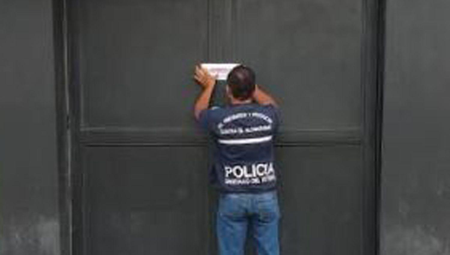 Policiacutea desalojoacute un espectaacuteculo con muacutesica en vivo y clausuroacute un local bailable