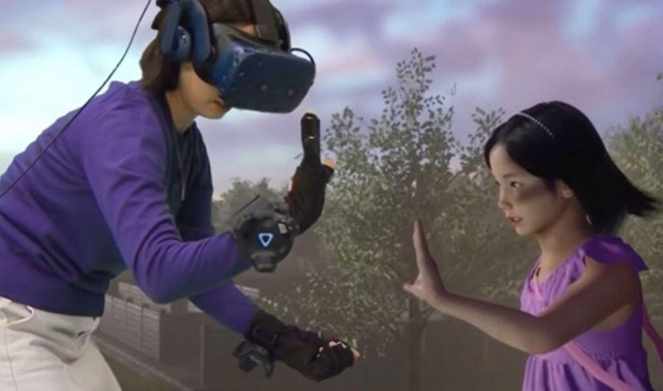 El impactante video en el que una mujer se ldquoreencontroacuterdquo con su hija fallecida mediante realidad virtual