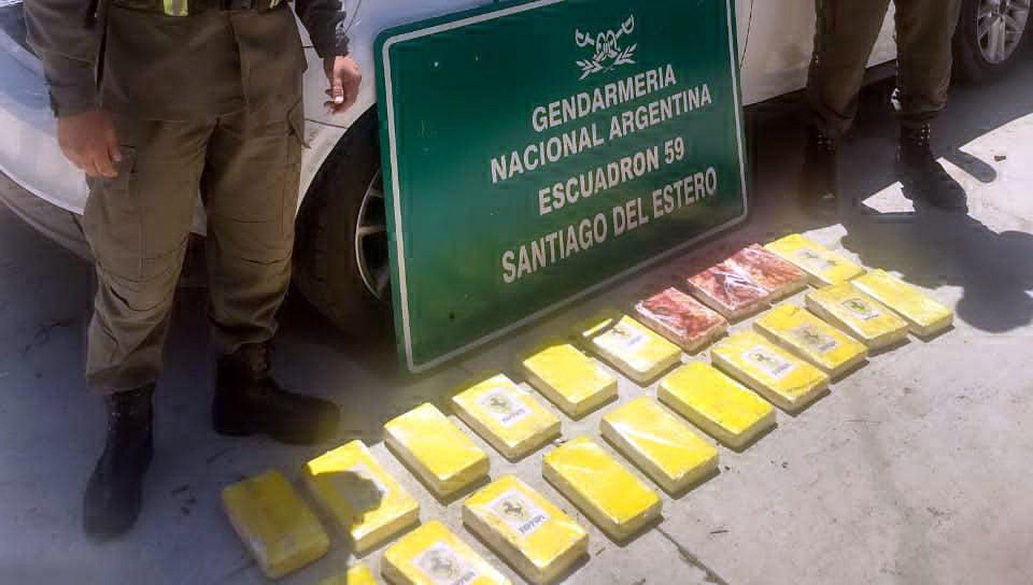 Detienen a narcotraficantes con droga en su poder en el departamento Moreno