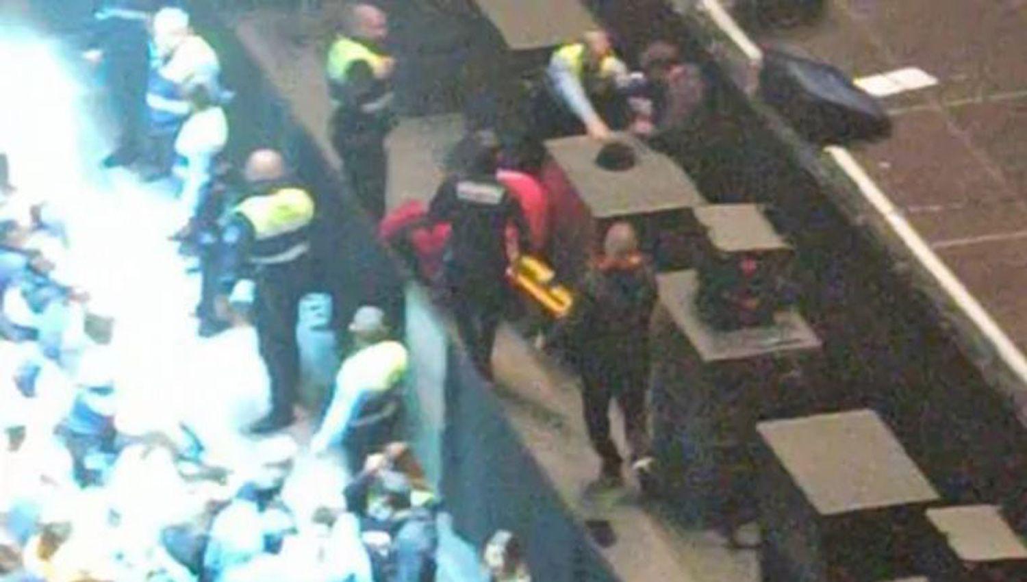 Estoy dolorido del hombro dijo cuando volvió a escena y canceló el espectculo