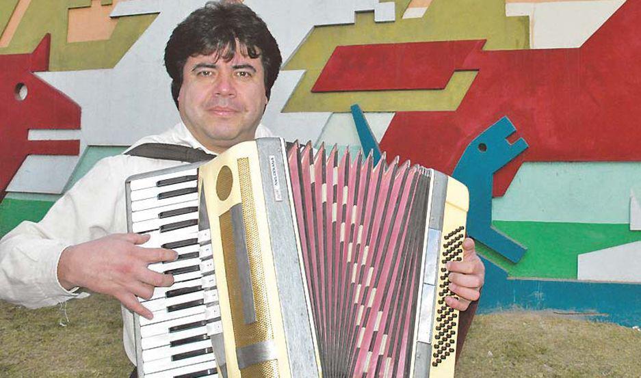 Freddy Paacuteez El Acordeoacuten Santiaguentildeo fallecioacute mientras cenaba con su familia