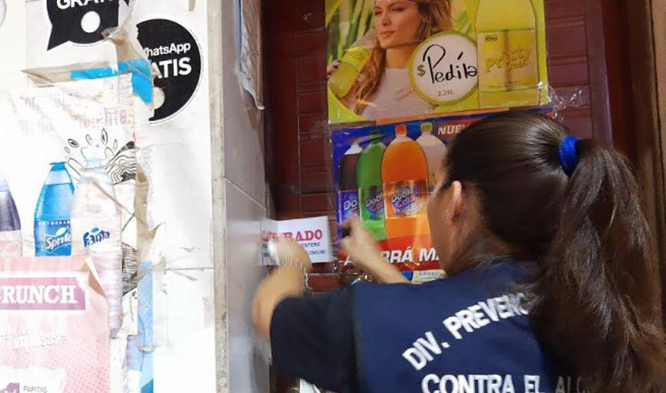 La policiacutea clausuroacute kioscos locales bailables y desalojoacute dos fiestas clandestinas