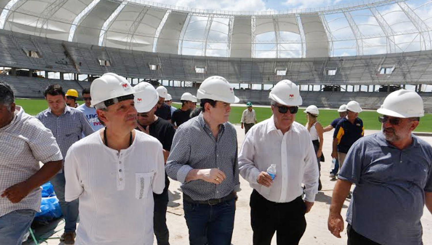IMAacuteGENES  El presidente de Boca Juniors  visitoacute el Estadio Uacutenico