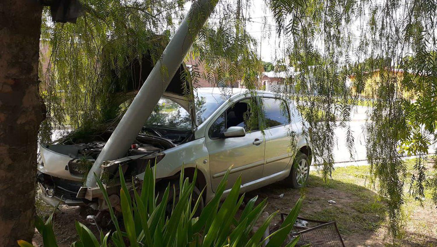 La violencia del accidente quedó registrada en la carrocería del vehículo que quedó completamente
dañado