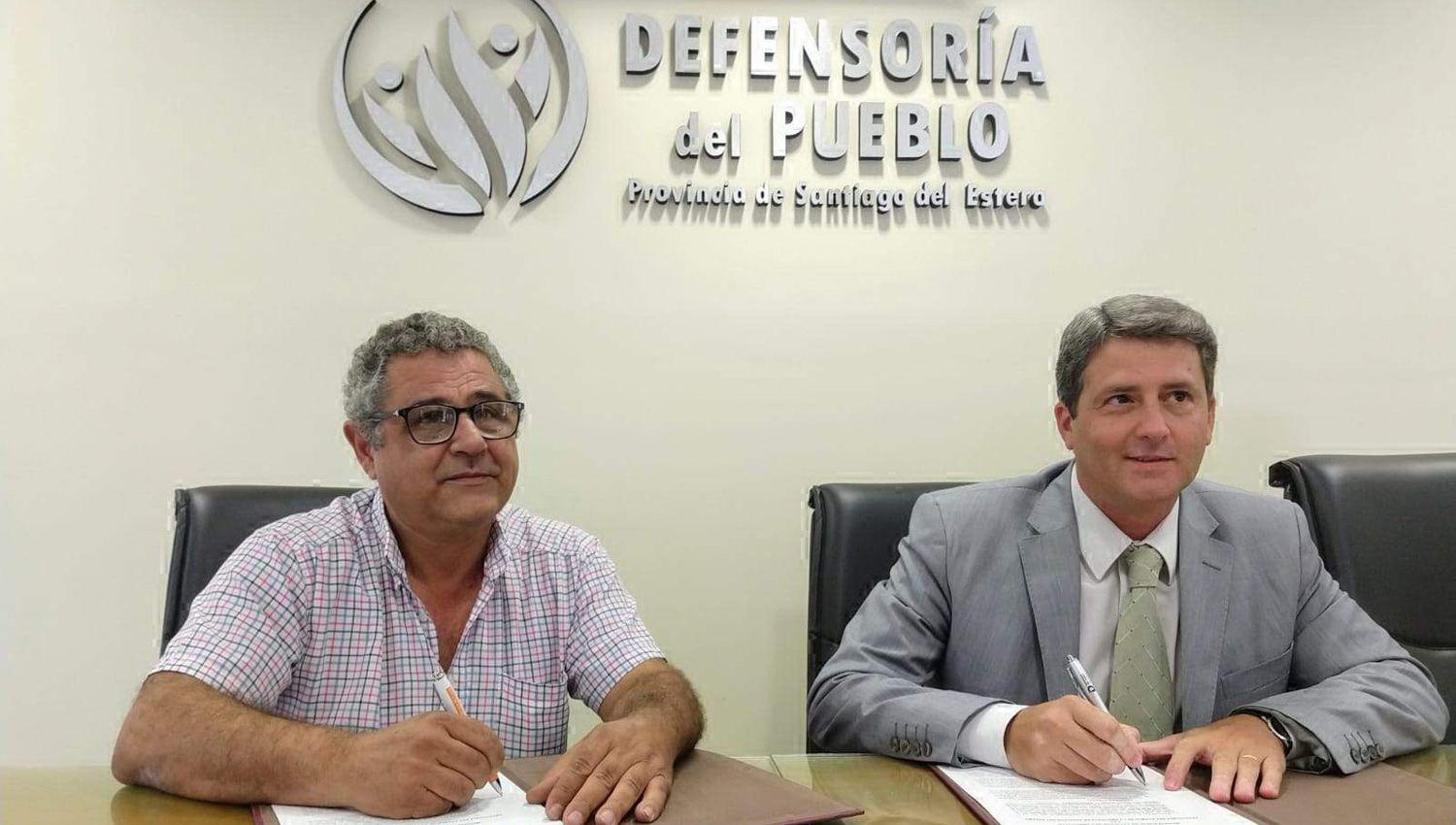 De la firma participaron el jefe comunal José Vittar y el defensor del Pueblo Dr Lionel Su�rez