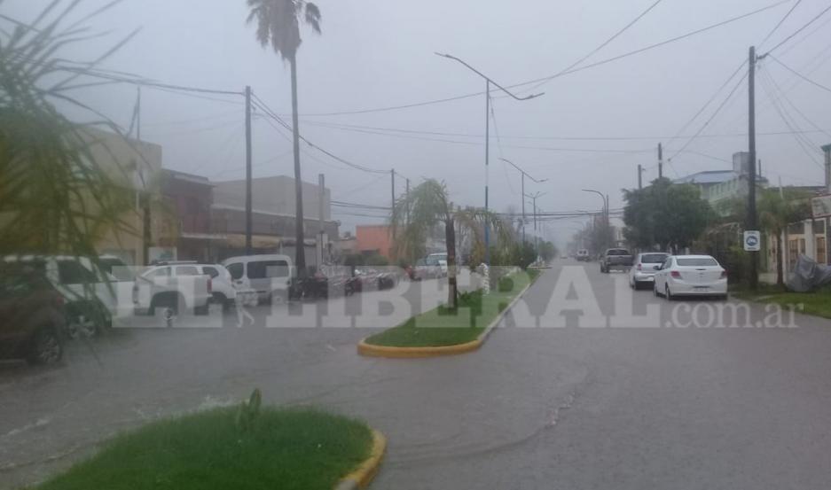 La caída del agua también fue intensa sobre la ciudad de Añatuya