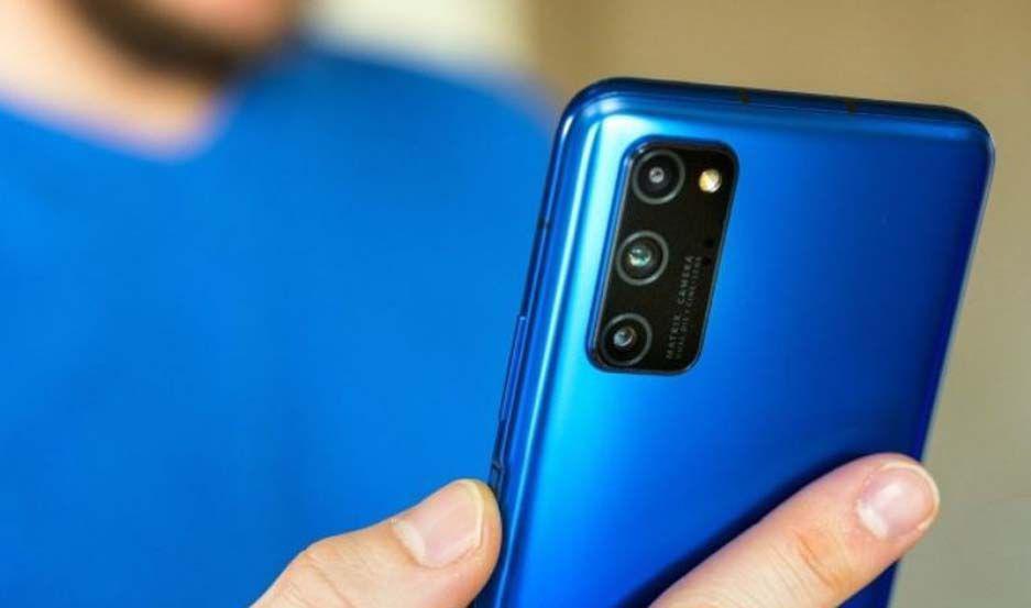 Honor la segunda marca de Huawei sale finalmente ldquoal mundordquo con un tanque que tiene de todo