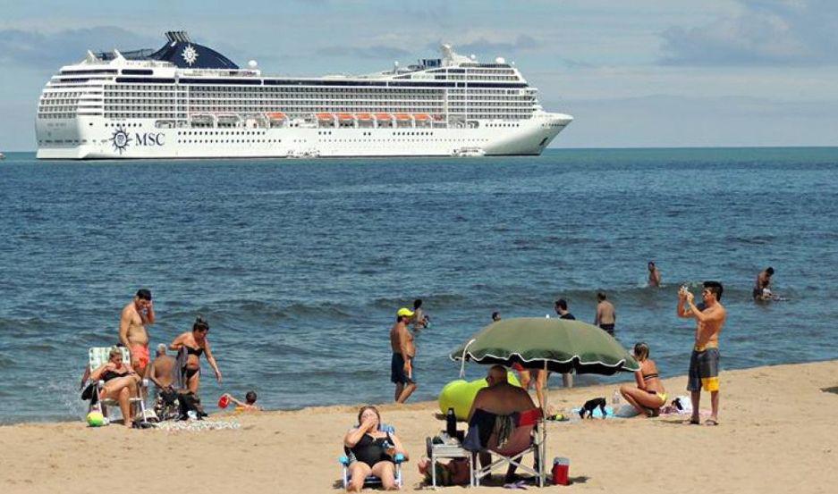 Caen compras de doacutelares y pago con tarjeta por cepo e impuesto Paiacutes de 30-en-porciento-
