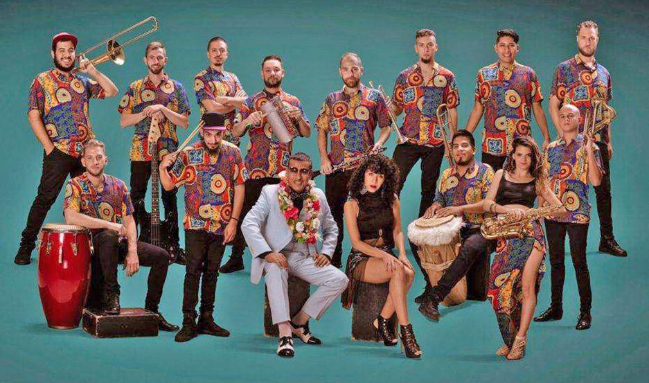 Diez años llevando la cumbia por todos los rincones del país y de América Latina Particular estilo y masiva aceptación
