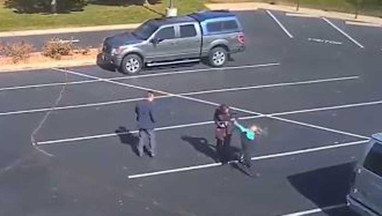 VIDEO Un perro atacoacute salvajemente a una nintildea de 5 antildeos