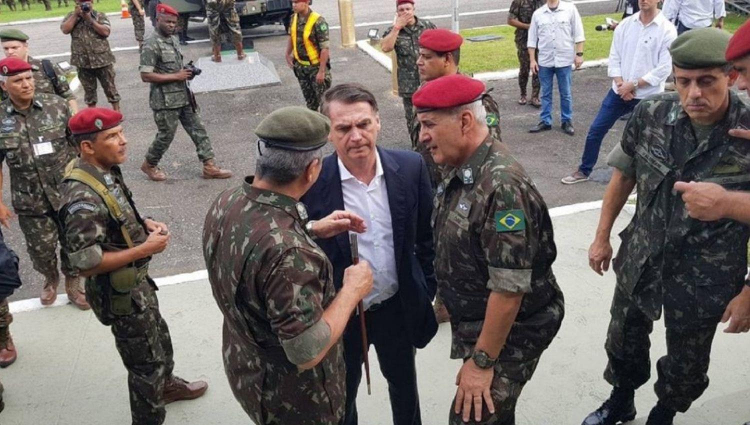 Un militar de la comitiva de Bolsonaro condenado por intentar traficar 37 kilos de cocaiacutena
