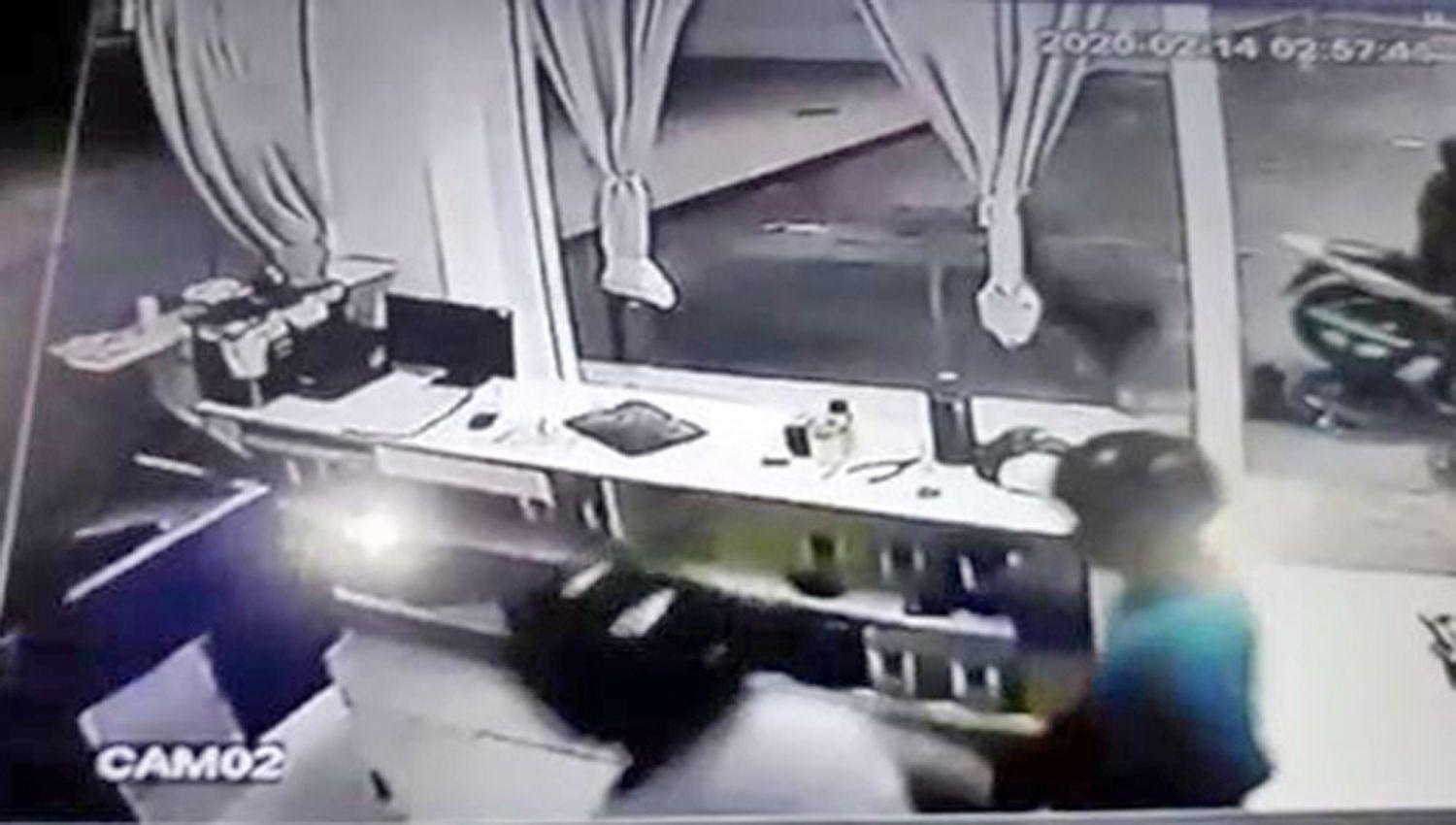 Dos efectivos fueron mordidos por el animal Las secuelas sern
facturadas a dos presos Hay un prófugo