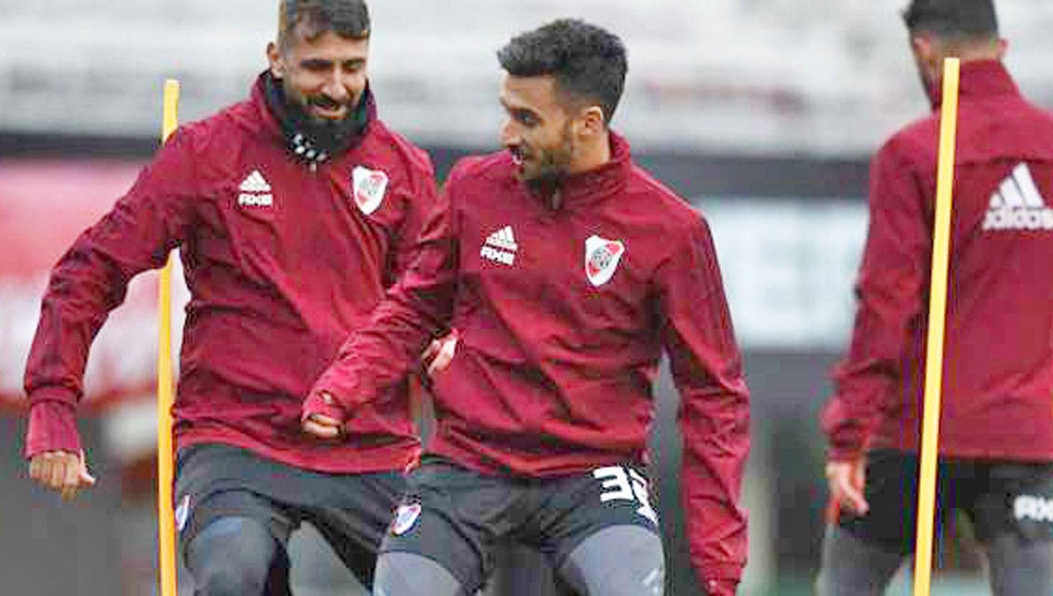 Entre Scocco y Pratto estaacuten los candidatos para reemplazar al colombiano Santos Borreacute