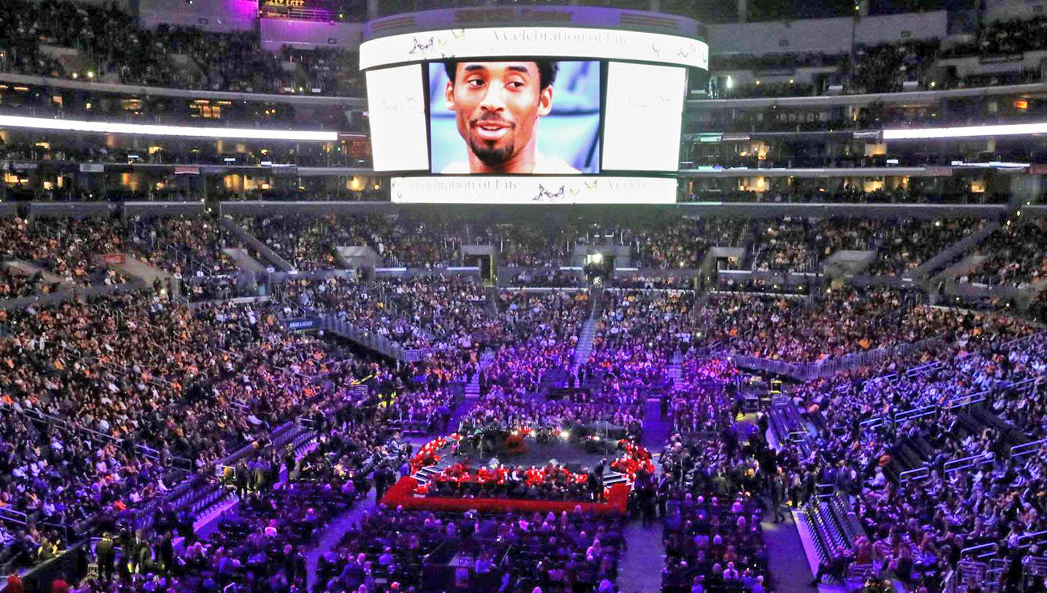 Unas 20 mil personas asistieron al homenaje que se realizó ayer en el Staples Center de Los Ángeles Otras lo siguieron por TV