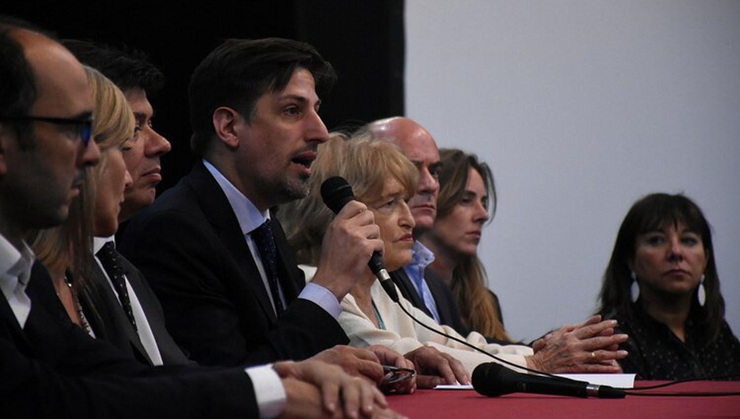 El ministro Trotta dio una conferencia de prensa una vez terminada la reunión