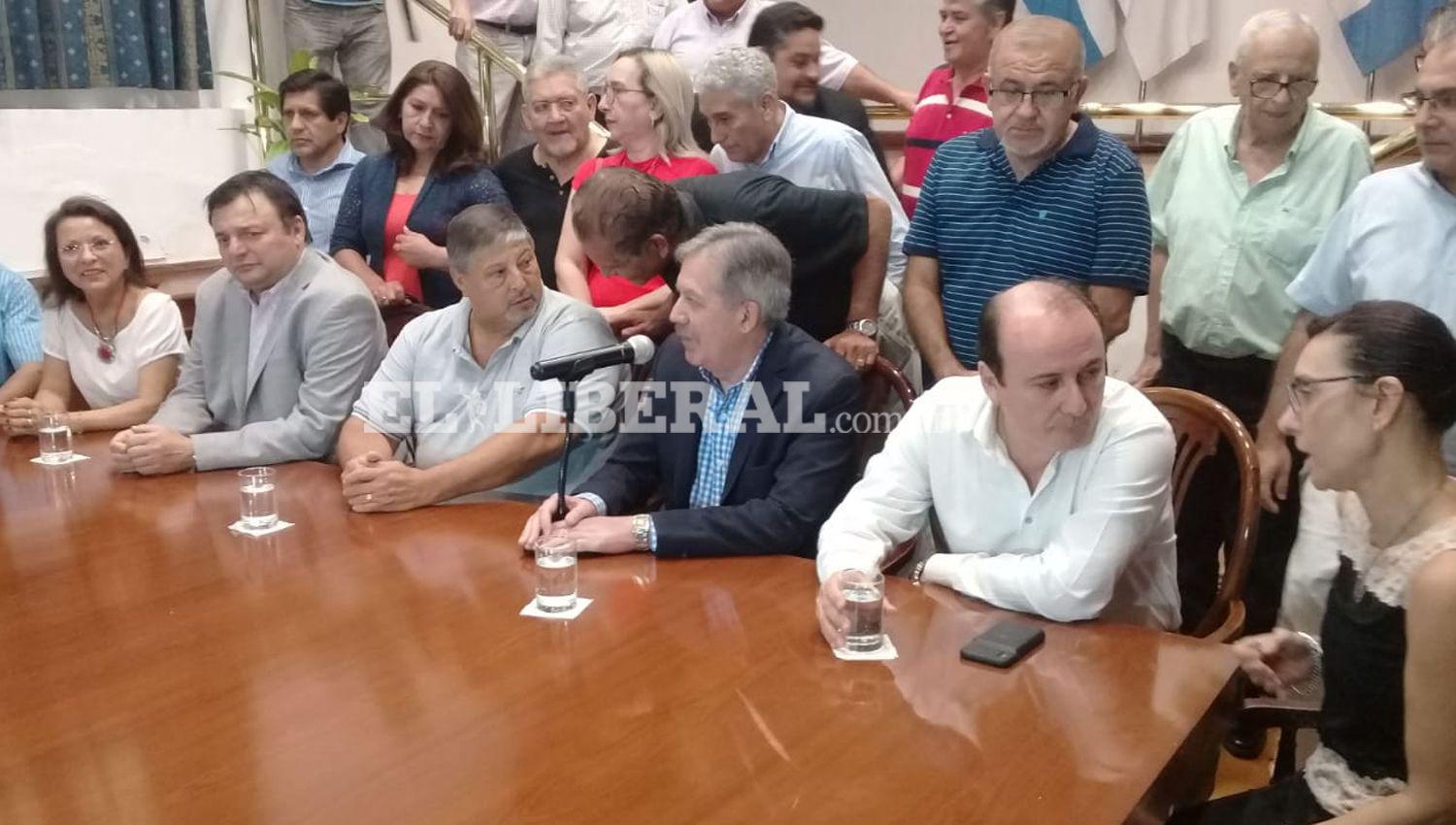 Gerardo Zamora anunciaraacute  hoy el incremento salarial para  los estatales de la provincia