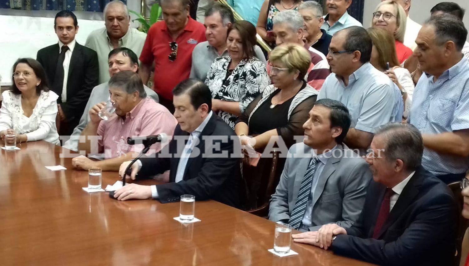 VIDEO  Zamora anuncioacute un aumento de 45-en-porciento- y una ayuda escolar de 6000