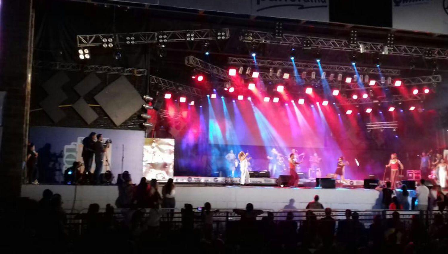 Galleguillo Raly Peteco Lucio Rojas y muchos artistas maacutes avivaraacuten el fuego salamanquero