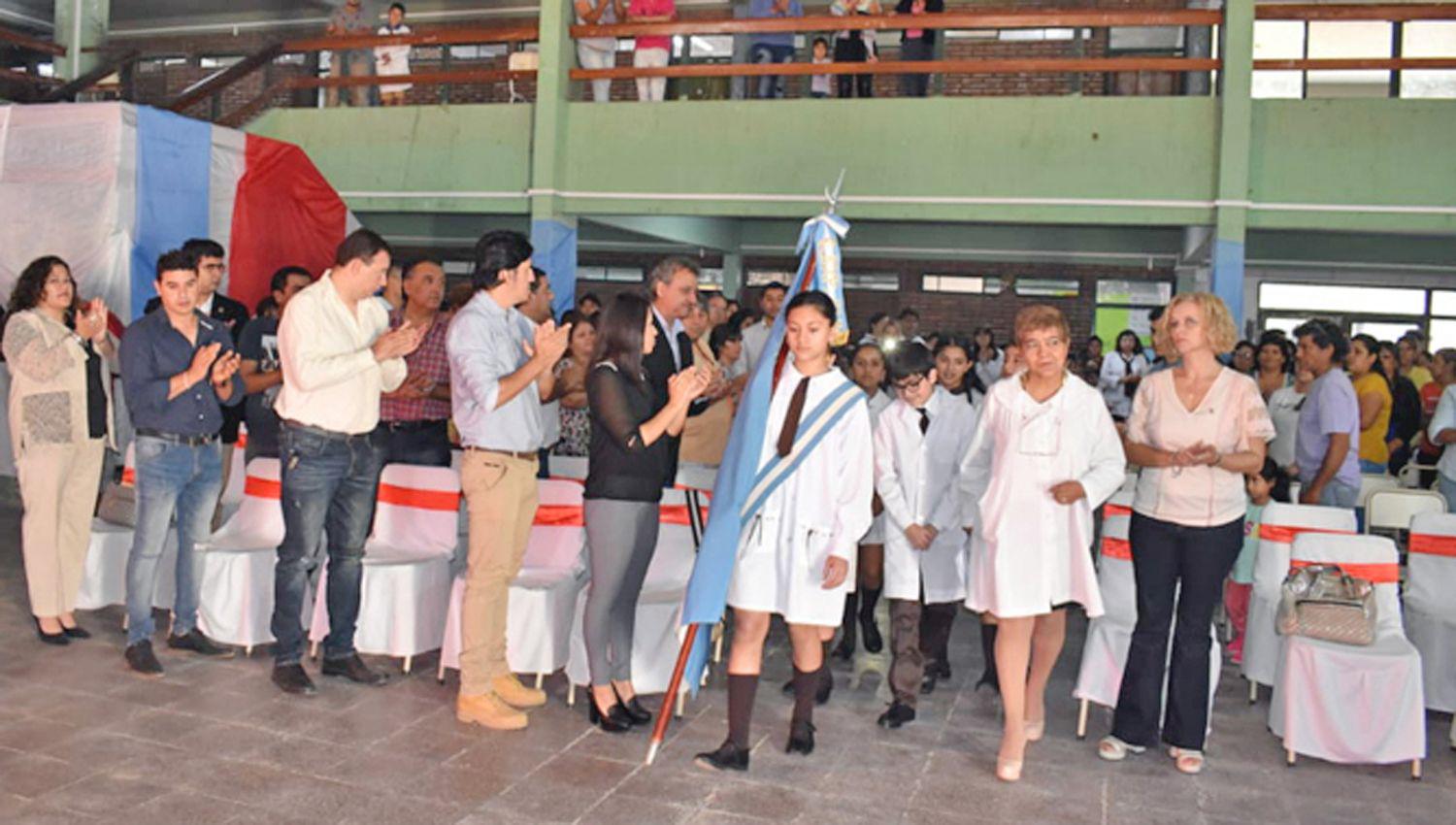 PRESENCIA El intendente de Loreto José Luis Artaza junto a miembros del gabinete en el acto de la escuela Pedro Francisco de Uriarte
