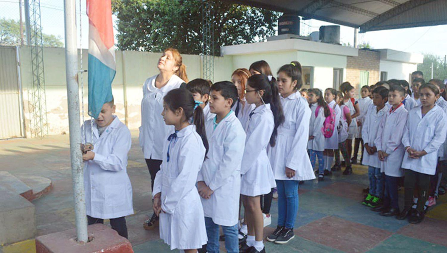 ACTIVIDAD En la Escuela N� 30 Bernardino Rivadavia de Choya se realizó un sencillo pero emotivo acto de inicio de clases
