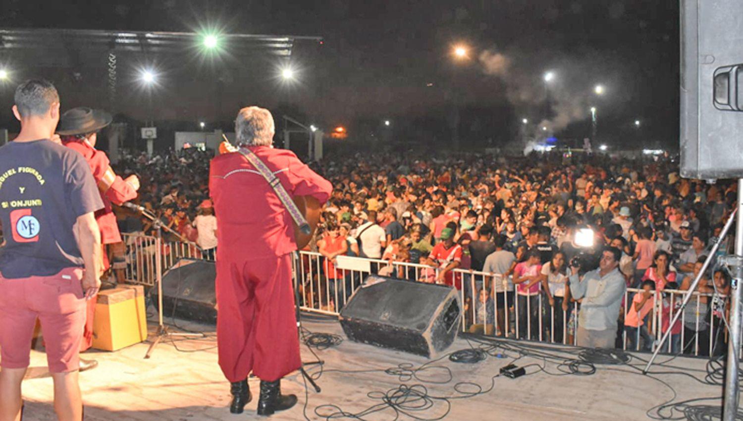 Tintina vibroacute durante dos noches con  el Festival Provincial del Quebracho