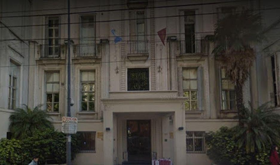 El joven permanece aislado en el sanatorio Otamendi con un buen estado general