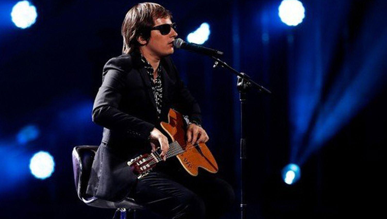 El cantante y compositor se llevó los m�ximos galardones en su categoría y US8000