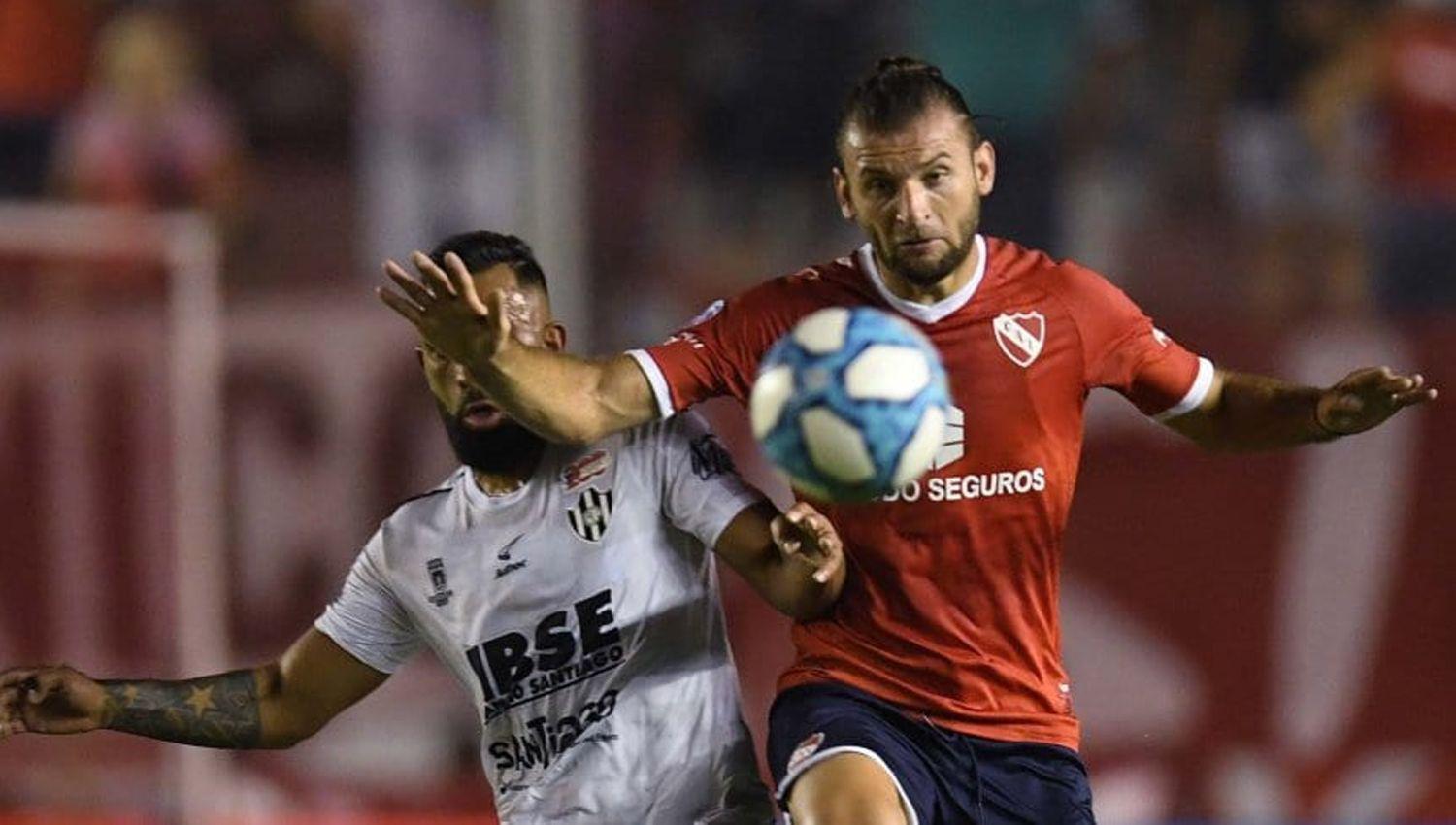 Central Coacuterdoba no hizo pie y sucumbioacute ante Independiente
