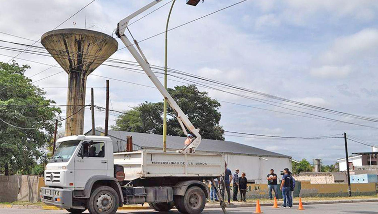 La reconversioacuten lumiacutenica avanza en distintos sectores de la ciudad de La Banda