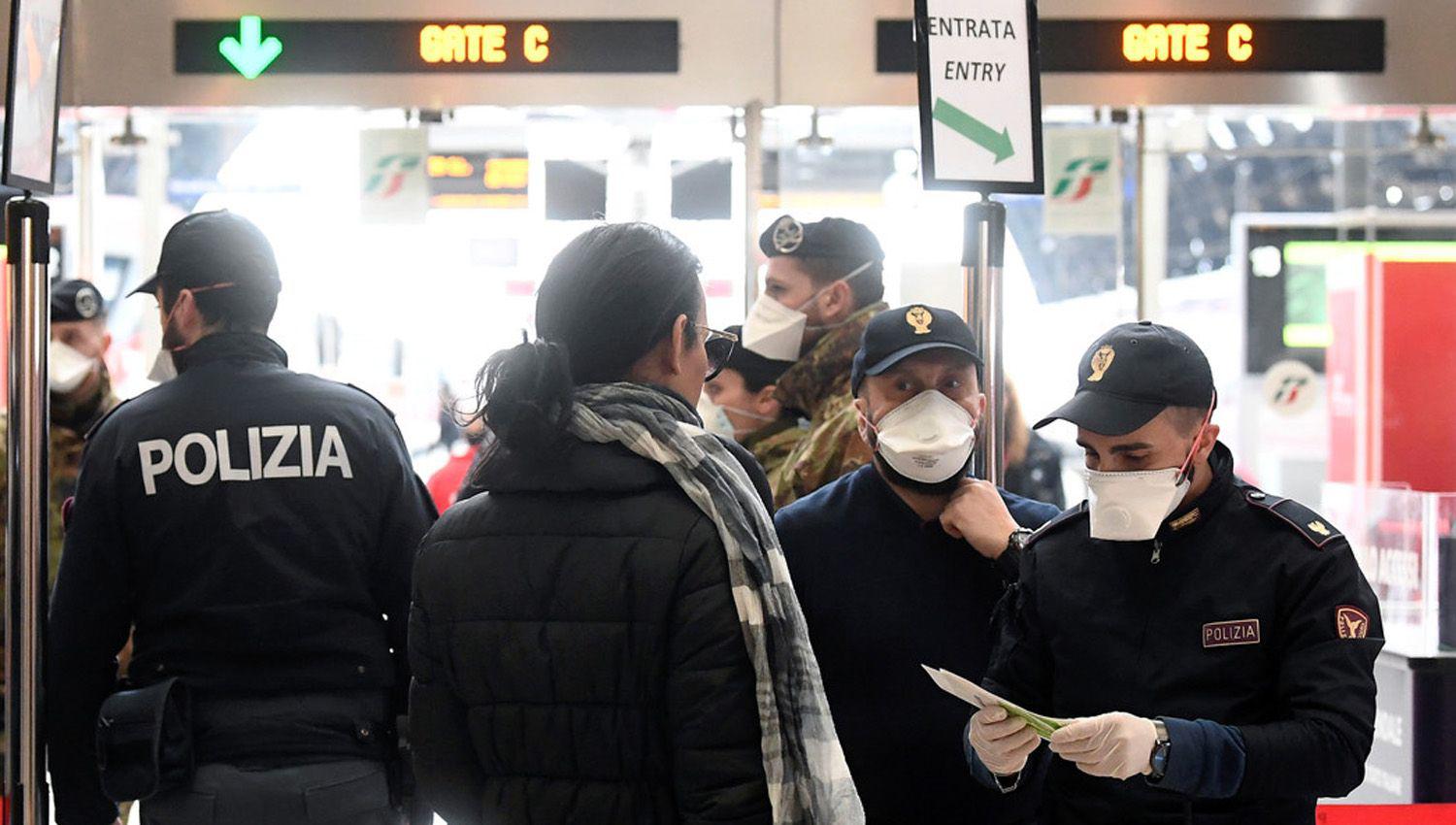 Las fuerzas de seguridad de Italia fueron desplegadas para controlar a todas las personas especialmente a los viajeros