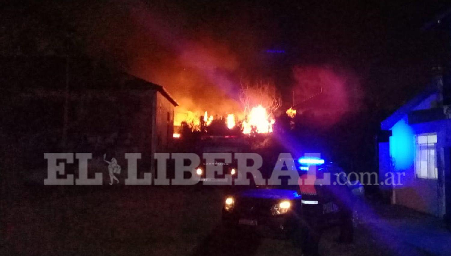 Antildeatuya- un voraz incendio se desatoacute en el antiguo edificio del hospital