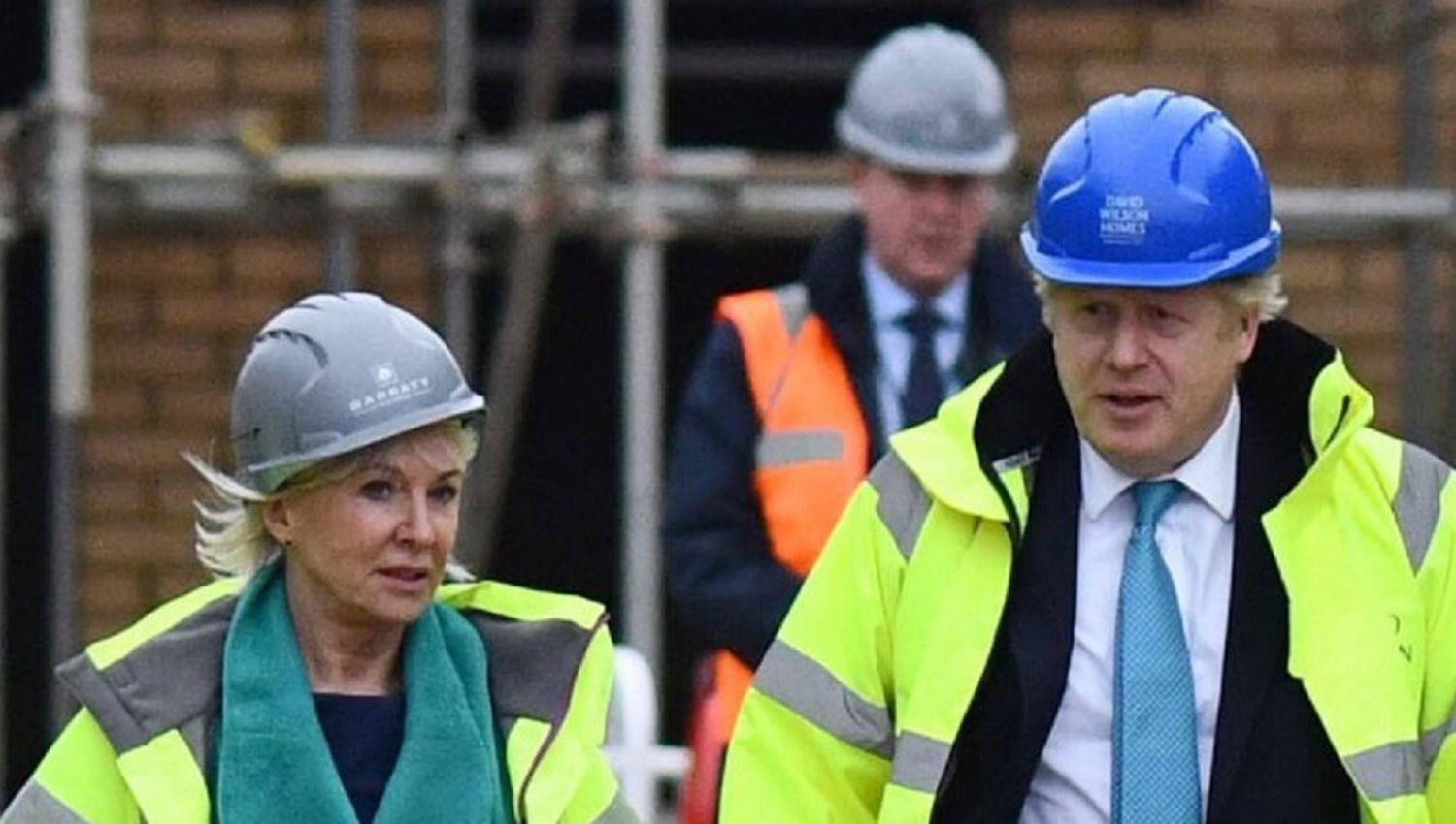 La ministra de Salud de Reino Unido se contagioacute de coronavirus