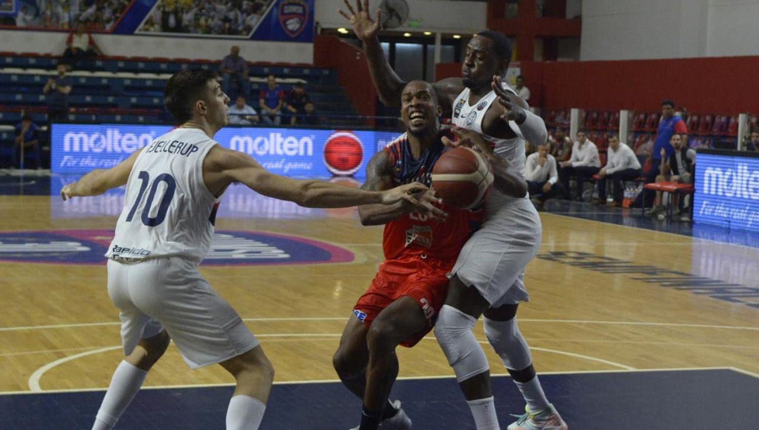 El encuentro se disputó a puertas cerradas por las medidas de prevención contra el coronavirus Foto- EL LIBERAL