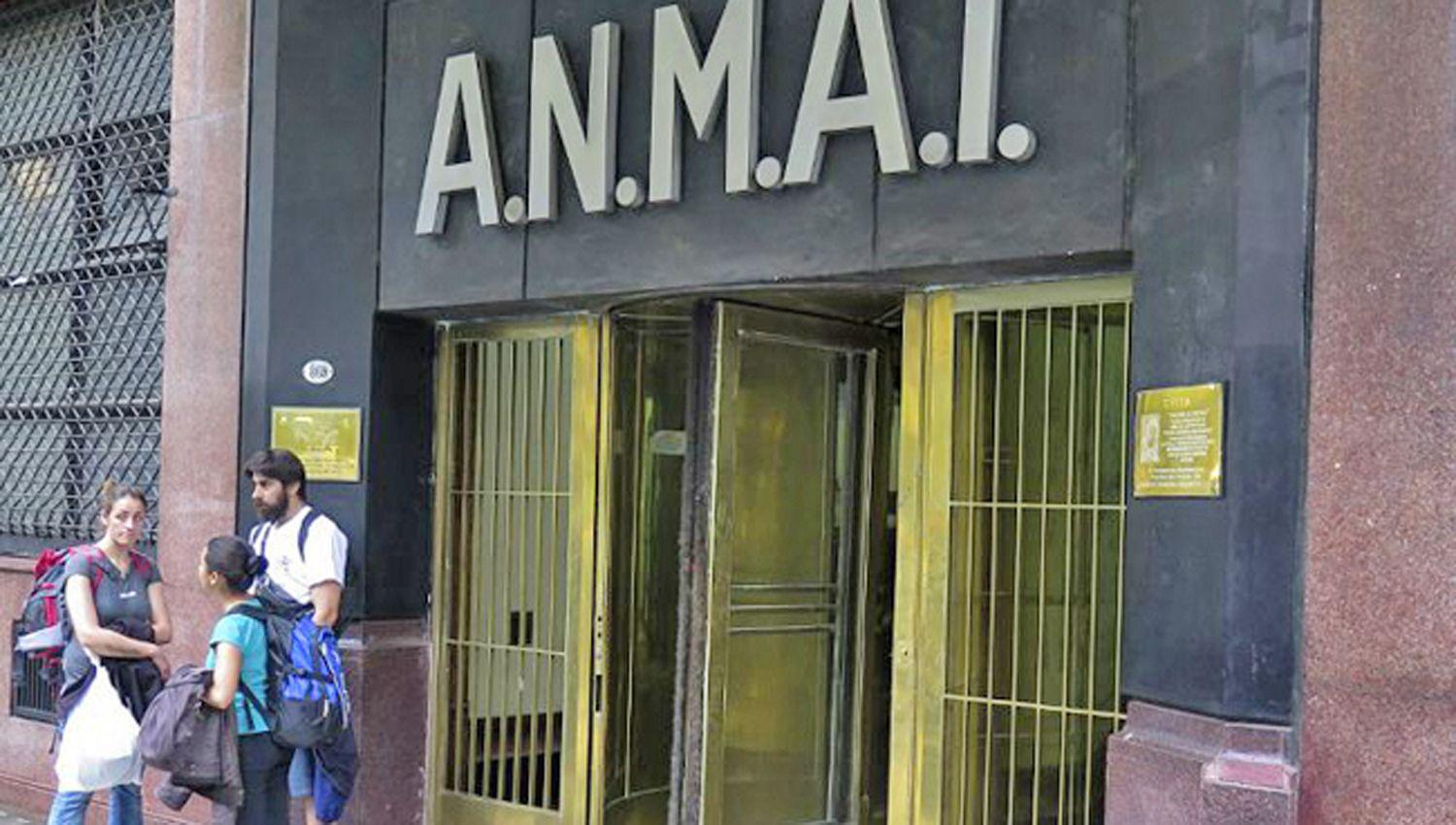 La Anmat prohibioacute la venta de una marca de galletitas