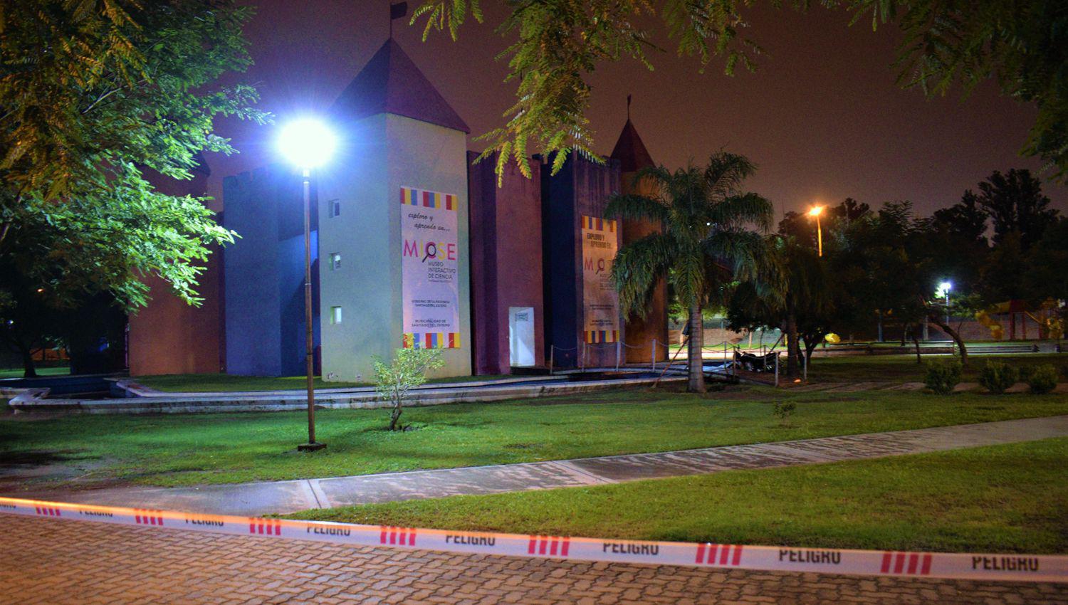 La Municipalidad dispuso el cierre del Parque de los Nintildeos y centros culturales