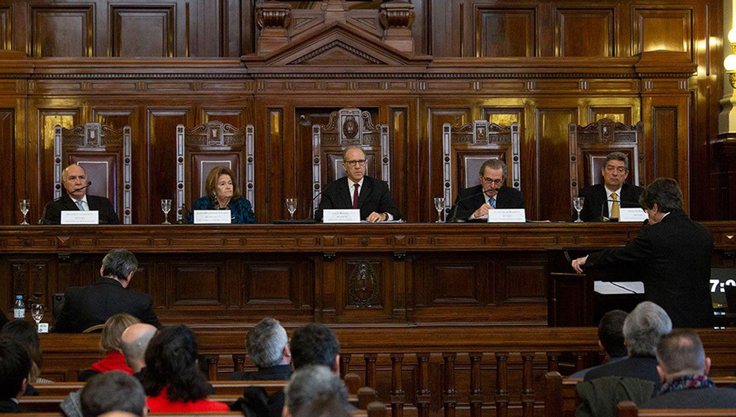 DISPOSICIONES Las medidas del m�ximo tribunal del país incluyen la suspensión de atención al p�blico 
