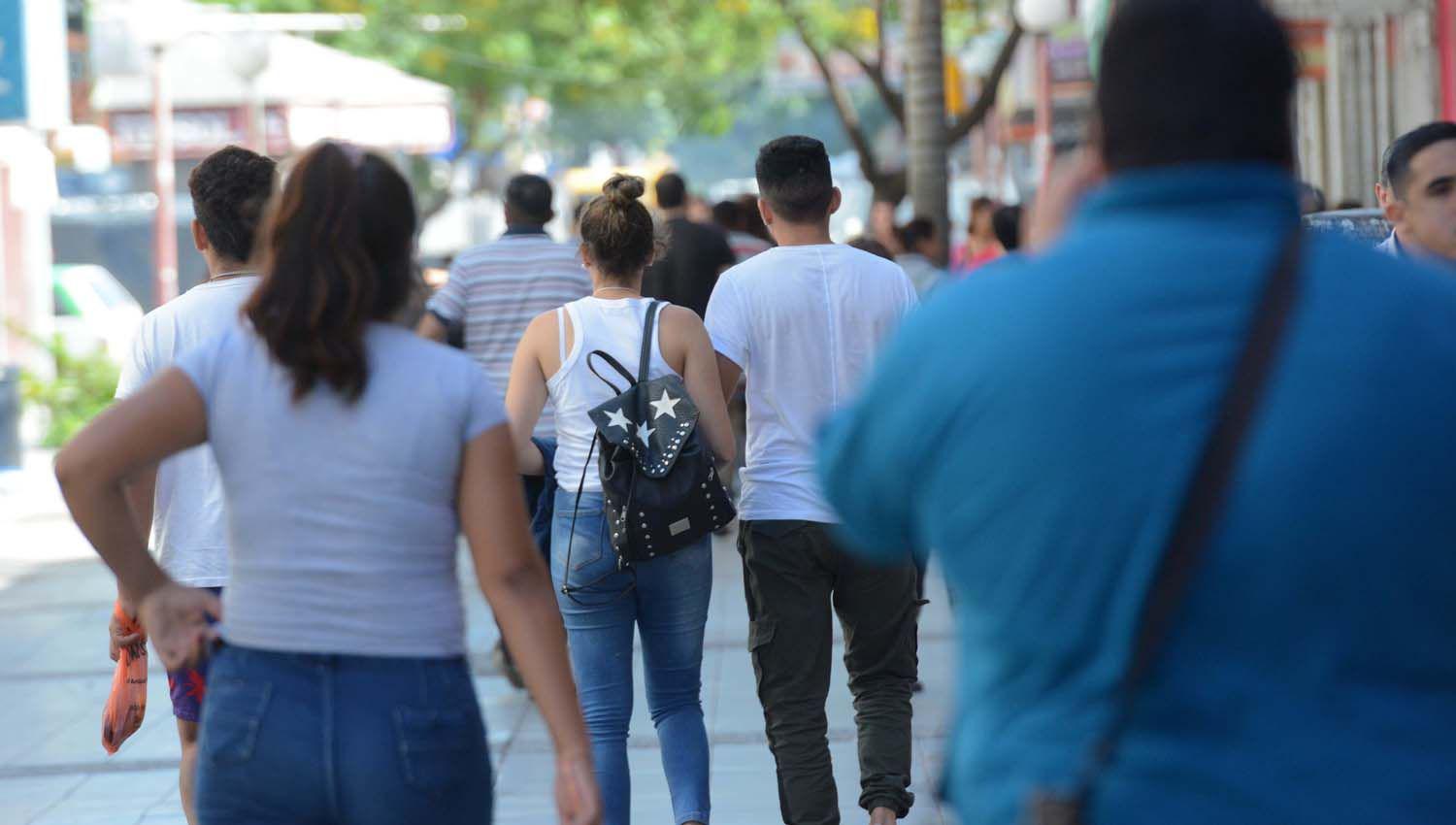 Miles de santiagueños circularon por la ciudad como si se tratara de una época de vacaciones Fotos- Daniel Pérez-EL LIBERAL