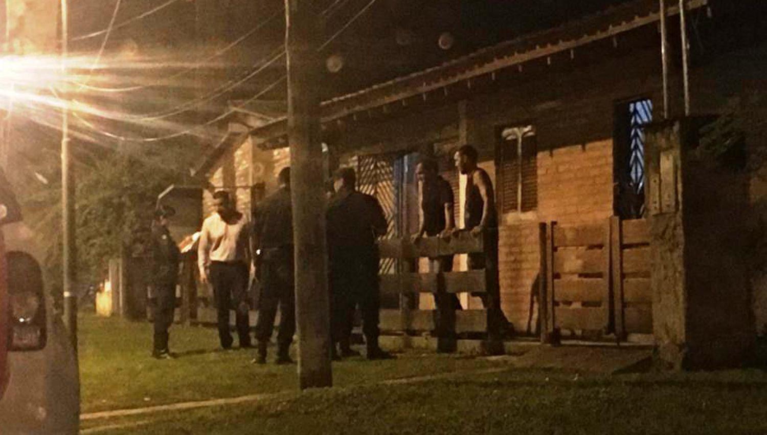 Desalojan cabantildeas y una cancha de fuacutetbol en la ciudad de Las Termas de Riacuteo Hondo