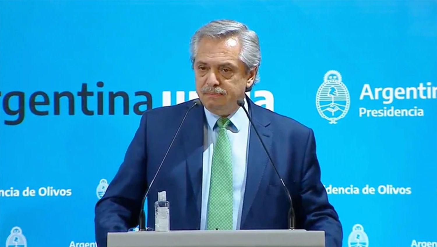 Con una carta al pueblo Fernaacutendez explicoacute el aislamiento y dijo que el paiacutes estaacute en riesgo