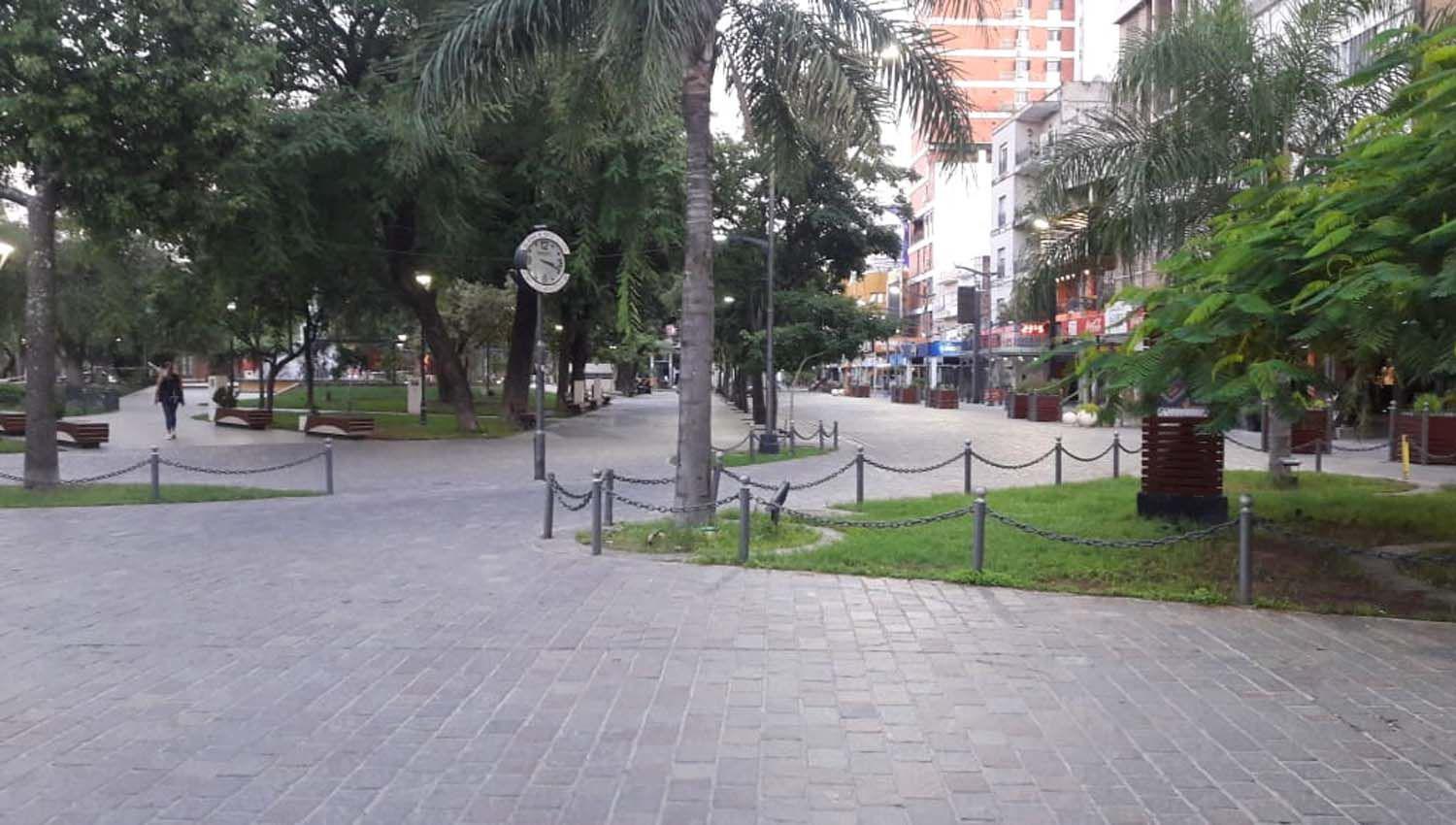 La plaza Libertad amaneció totalmente vacía luego del anuncio del presidente Fern�ndez
