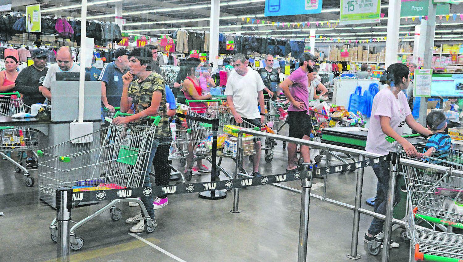 Grandes supermercados abren  de 7 a 20 y el gobierno publicoacute  el listado de precios maacuteximos