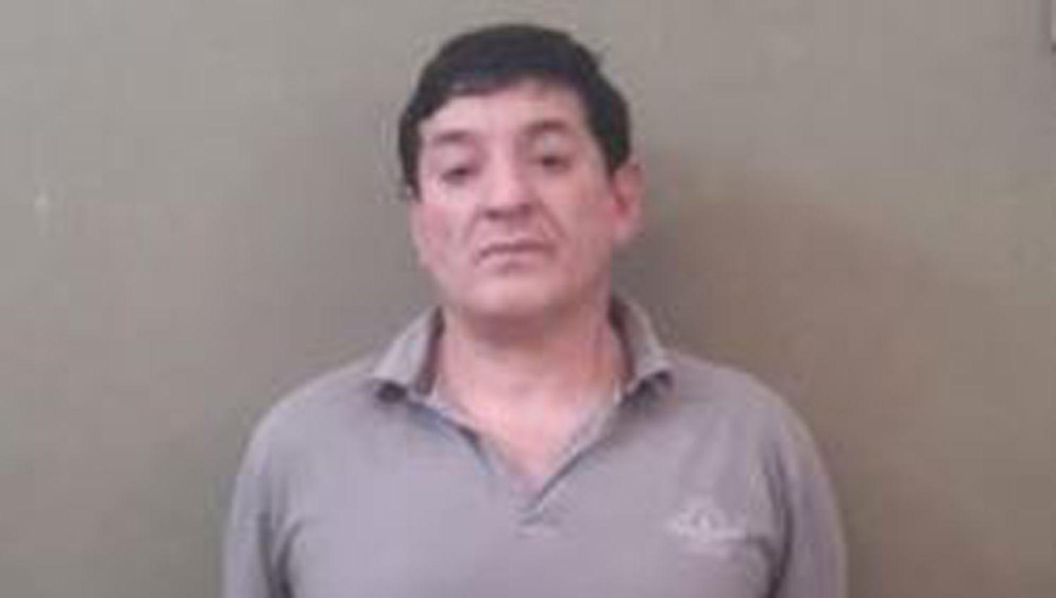 Detienen a ex policiacutea por amenazar con matar al gobernador y le secuestran dinero y armas