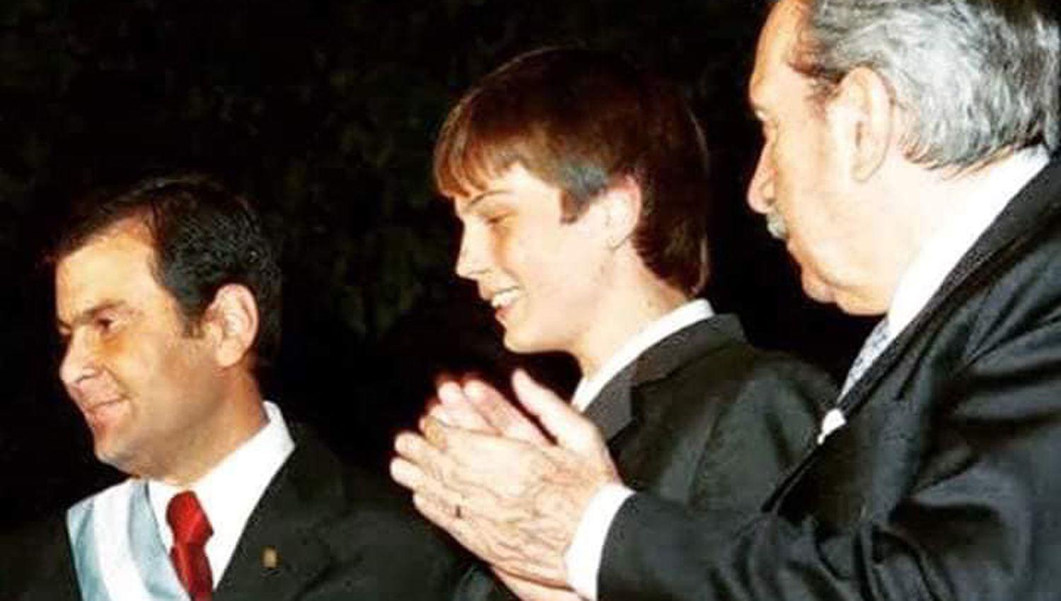 Zamora acompañó su posteo en las redes con una foto del día
de la asunción el 23 de marzo de 2005 junto a su hijo Francisco y Alfonsín